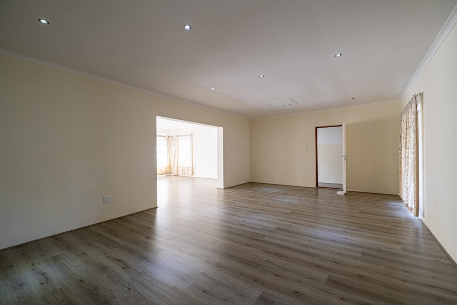 5 Bedroom Property for Sale in Vanes Estate Eastern Cape